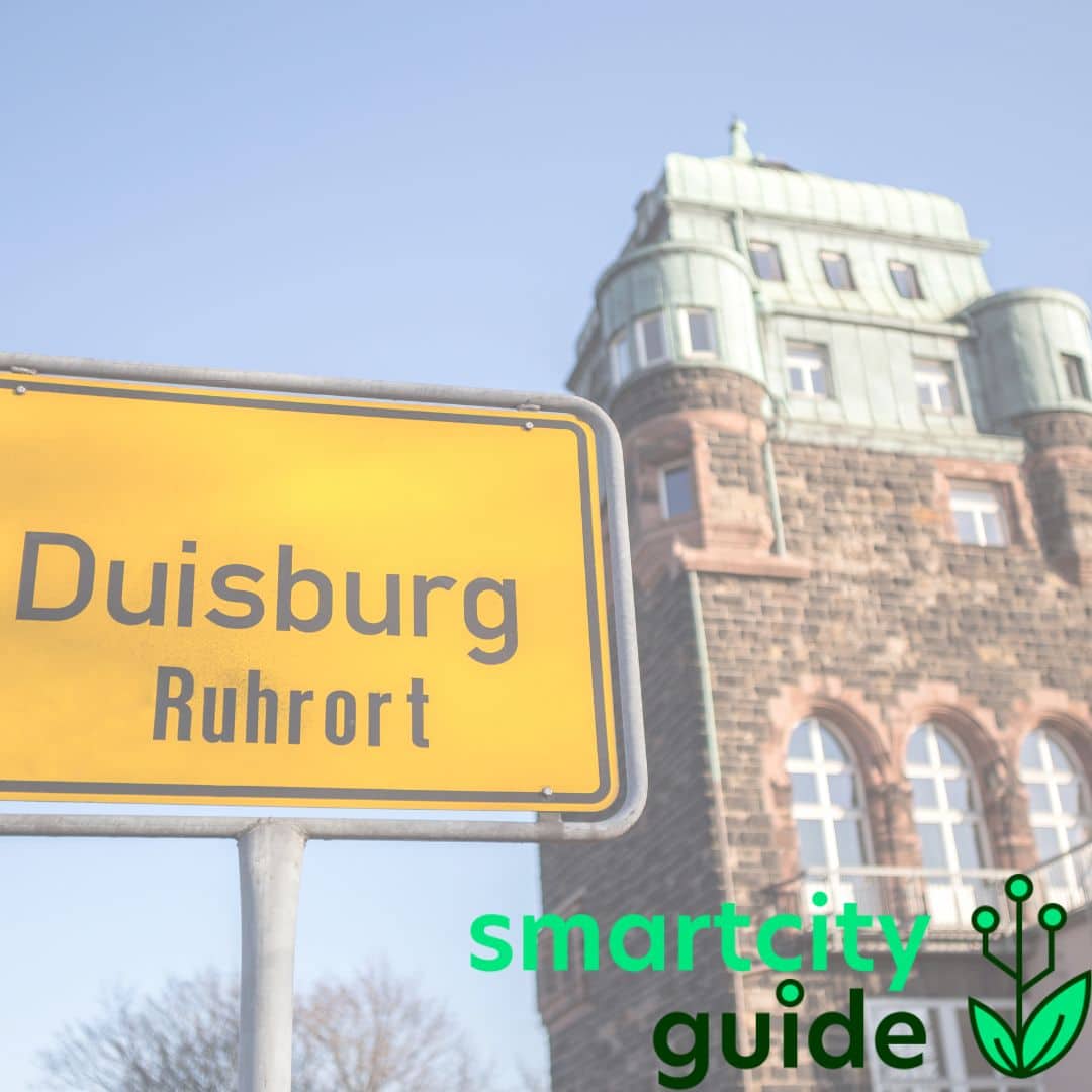 Verkehrsschild "Duisburg Ruhrort" vor historischem Gebäude, ergänzt durch das Logo "smartcity guide"